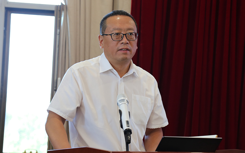 课题组组长修长百汇报课题进展情况.JPG 课题组组长修长百汇报课题进展情况.JPG
