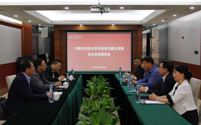 座谈会现场.png