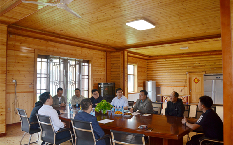 与沈阳市通辽商会座谈.jpg
