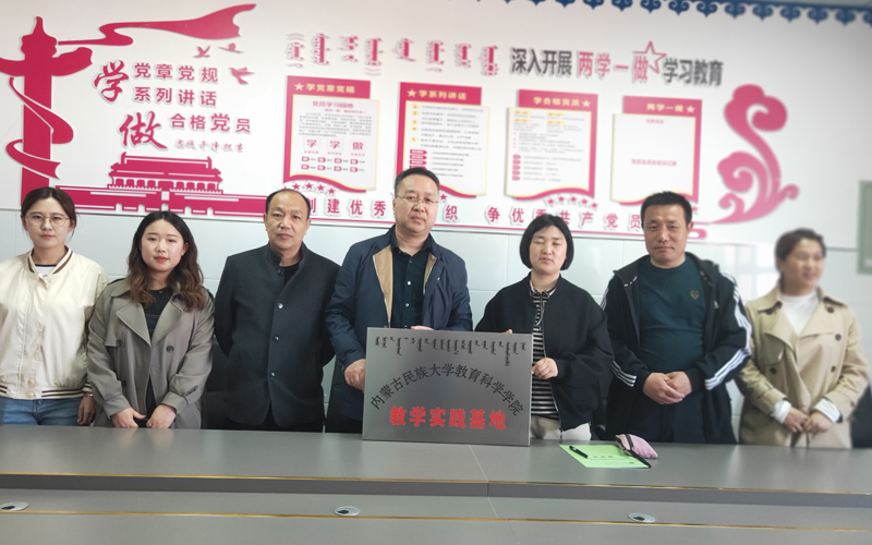 海吐鲁镇中心校1.jpg 海吐鲁镇中心校1.jpg