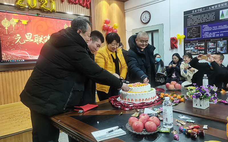 欧宝娱乐官网入口
领导为大家切蛋糕.jpg 欧宝娱乐官网入口
领导为大家切蛋糕.jpg