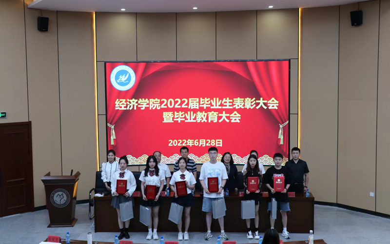 合影留念1.jpg 合影留念1.jpg