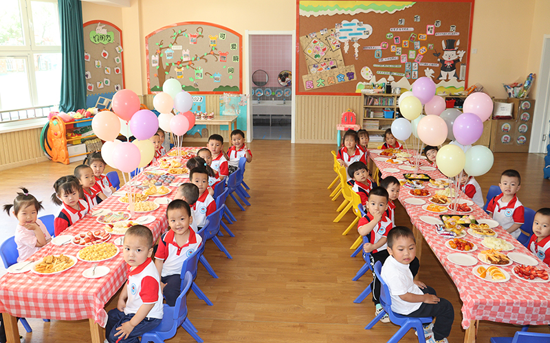 8.小班冷餐会.JPG