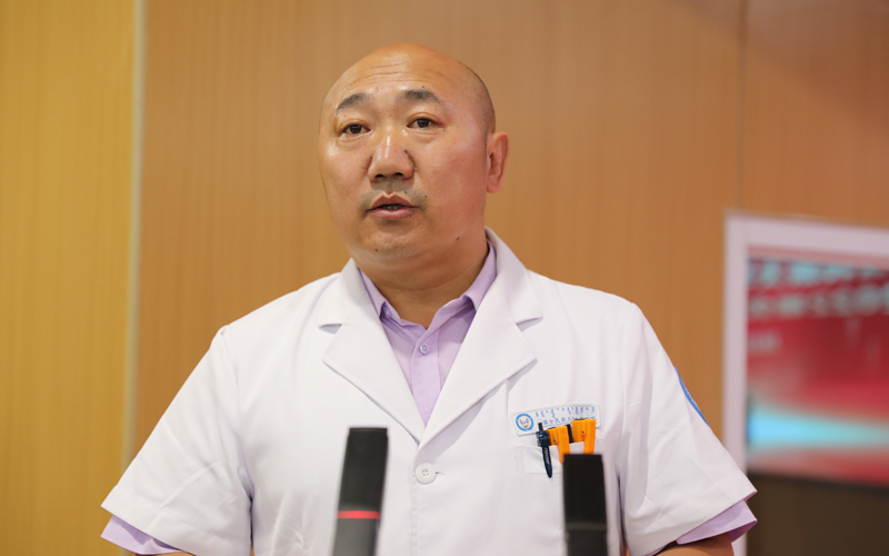 11.优秀毕业班班主任呼格吉乐巴图发言.jpg