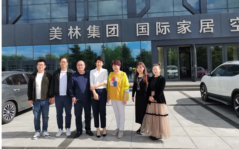 美林家居集团合影.jpg 美林家居集团合影.jpg