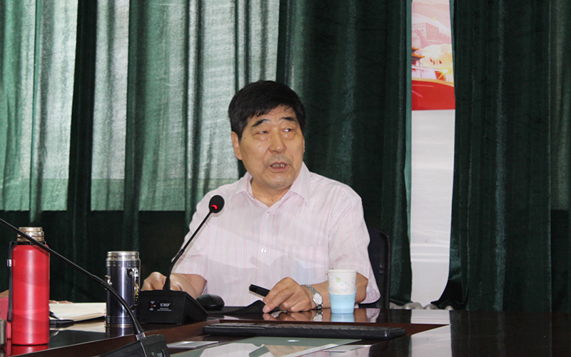 金炳镐教授在作讲座.JPG 金炳镐教授在作讲座.JPG