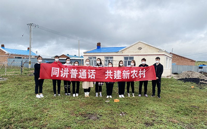 实践团合影留念.jpg