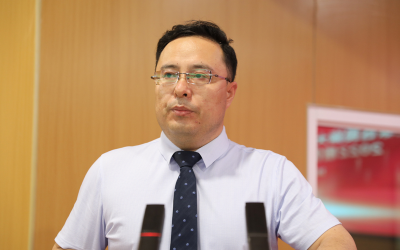10.张青山副院长主持表彰大会.JPG