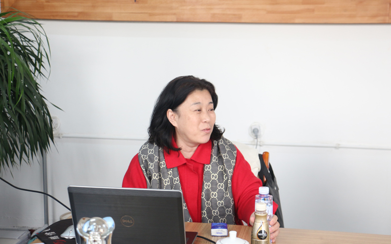 张艾力老师主讲.jpg 张艾力老师主讲.jpg