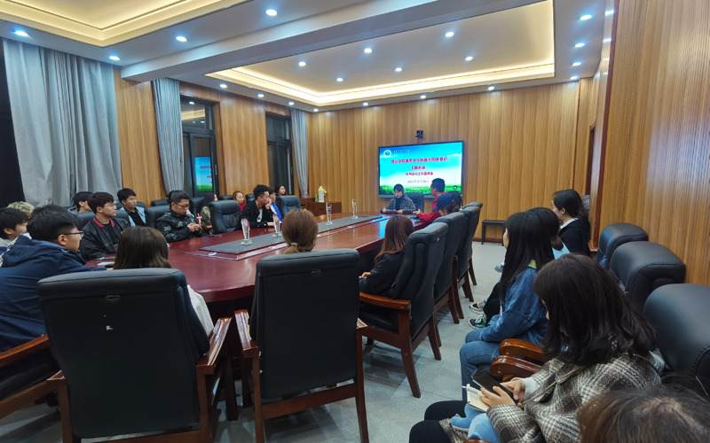 宣讲会现场1.jpg 宣讲会现场1.jpg
