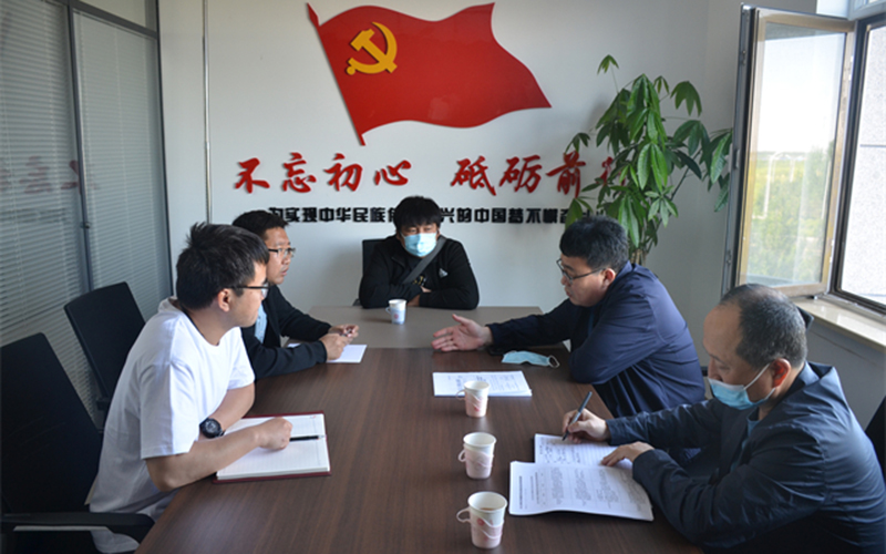 与通辽市科尔沁左翼中旗人社局和就业局座谈.jpg
