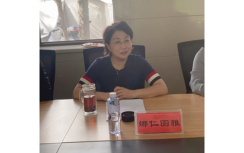 01娜仁图雅教授指导课程建设.jpg