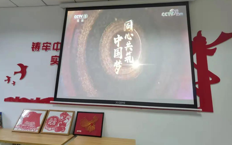 观影现场 (1).jpg 观影现场 (1).jpg