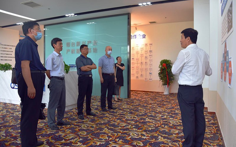 参观1.jpg