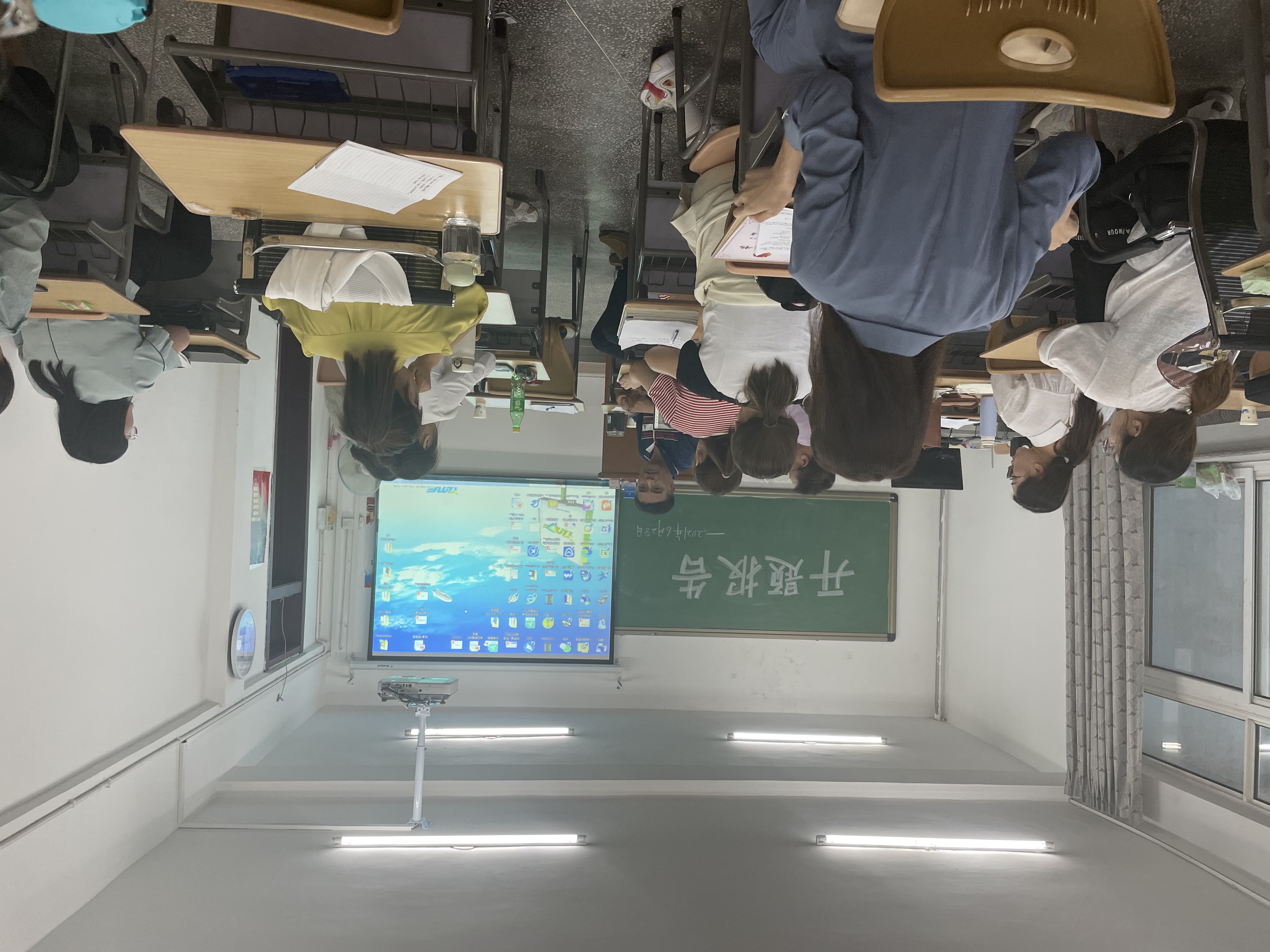 化学与材料欧宝娱乐官网入口
举行2020级学科教学（化学）硕士研究生开题报告
