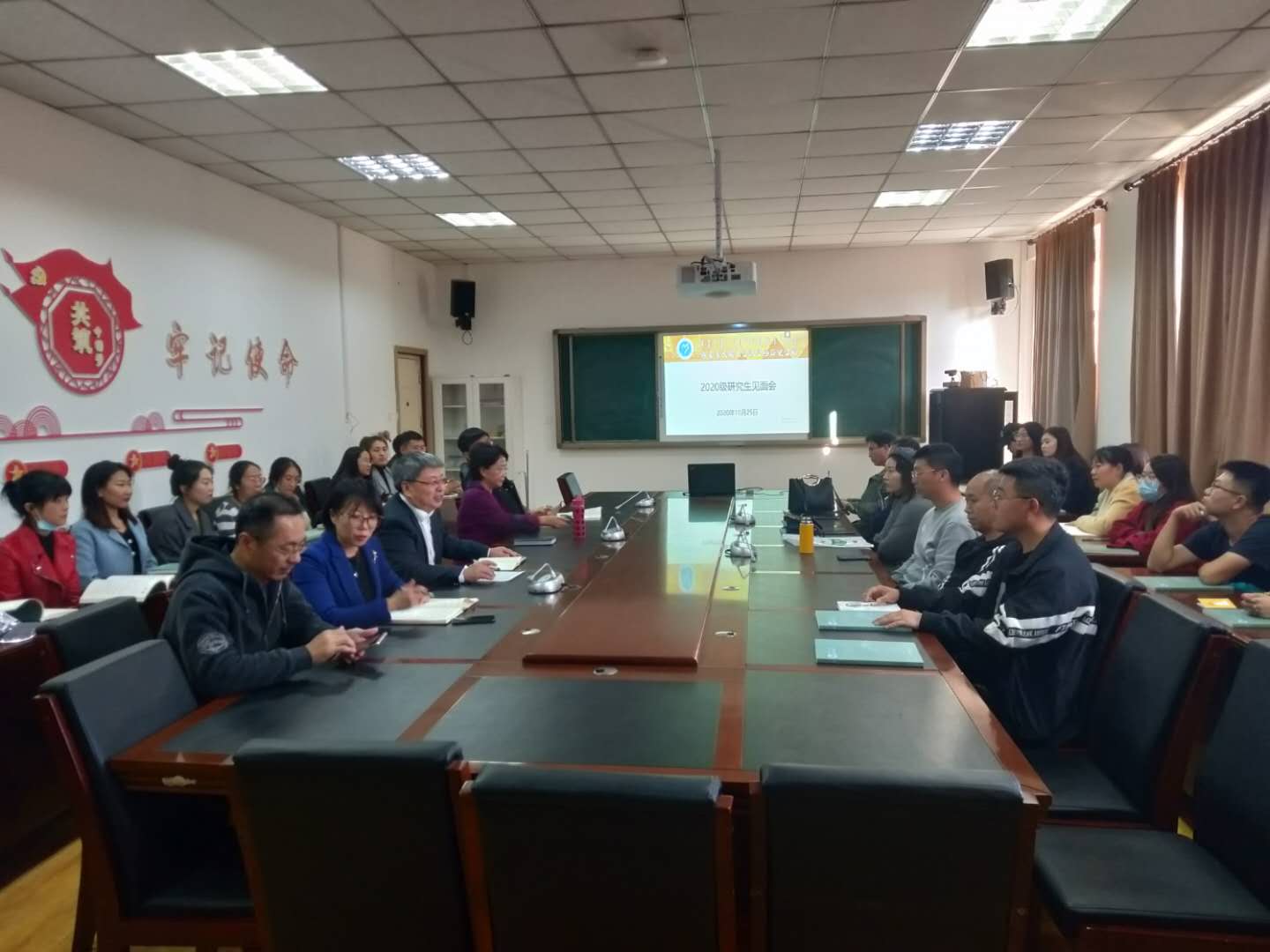 见面会现场2.jpg