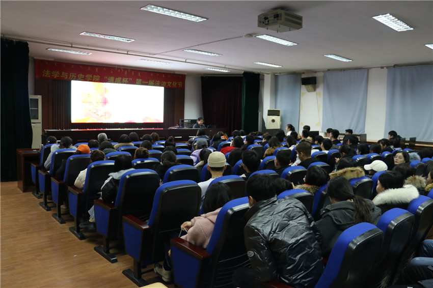 01李英伟老师点评发言.jpg