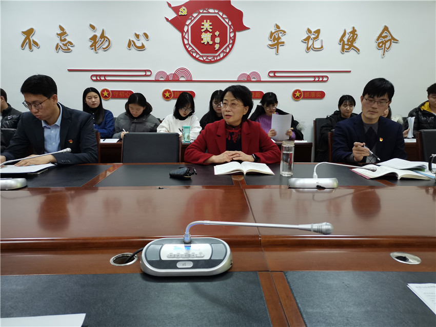 娜仁图雅书记作点评.jpg