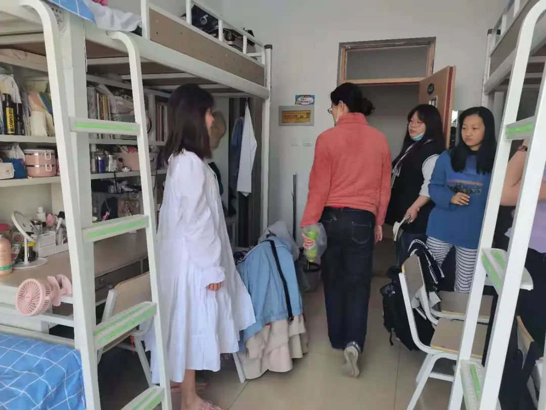 宿舍安全卫生大检查现场2.jpg