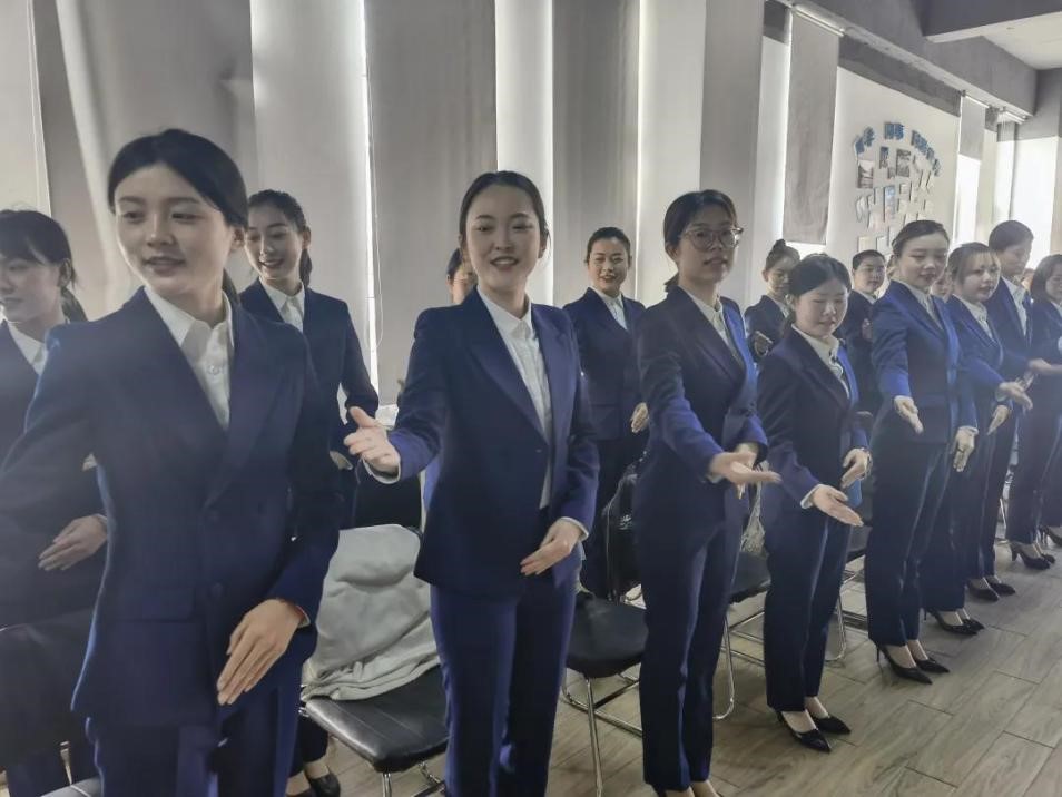服务礼仪课堂.jpg