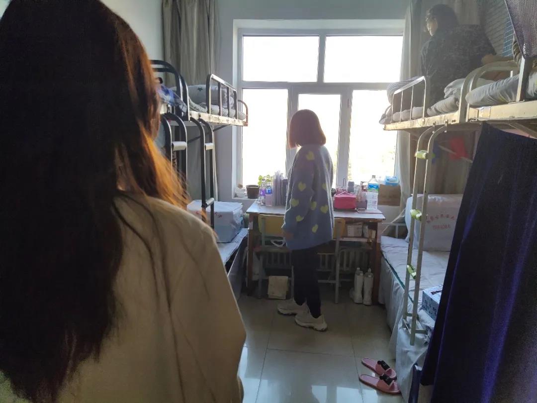 宿舍安全卫生大检查现场.jpg