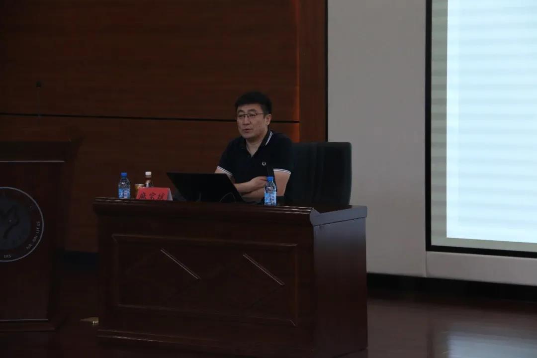 全国MPA教指委委员、首都经济贸易大学博士生导师麻宝斌教授.jpg