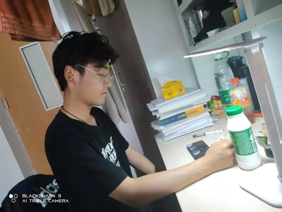 观看直播现场.jpg