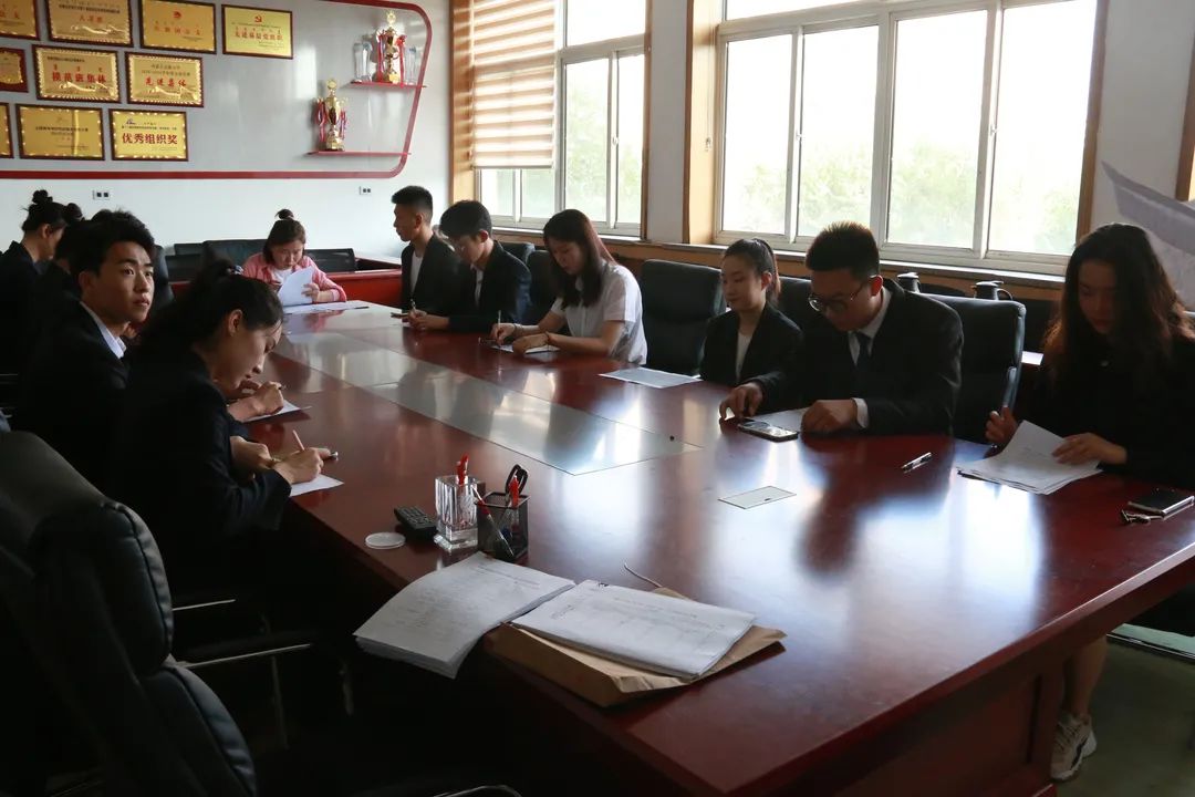述职会现场.jpg