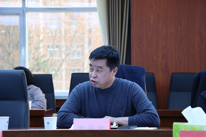 院长田宗会主持会议_副本.jpg